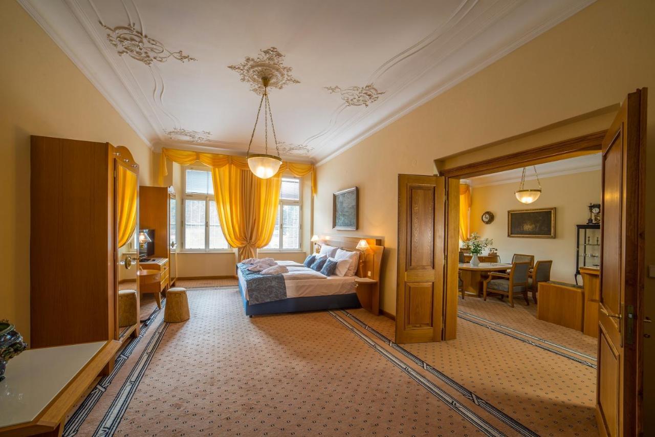 Hotel Three Lilies Inkl Aquaforum Františkovy Lázně エクステリア 写真
