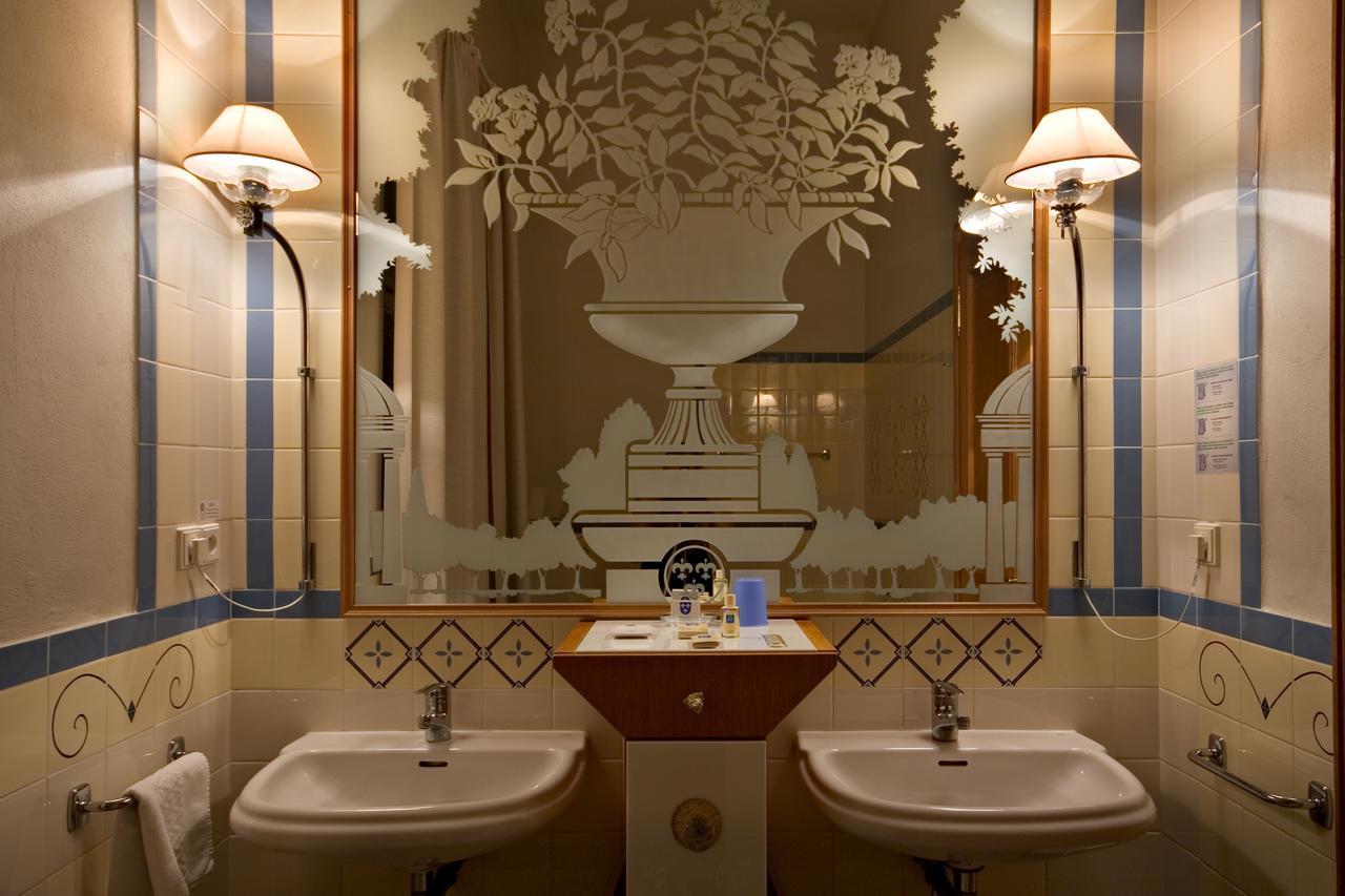 Hotel Three Lilies Inkl Aquaforum Františkovy Lázně エクステリア 写真