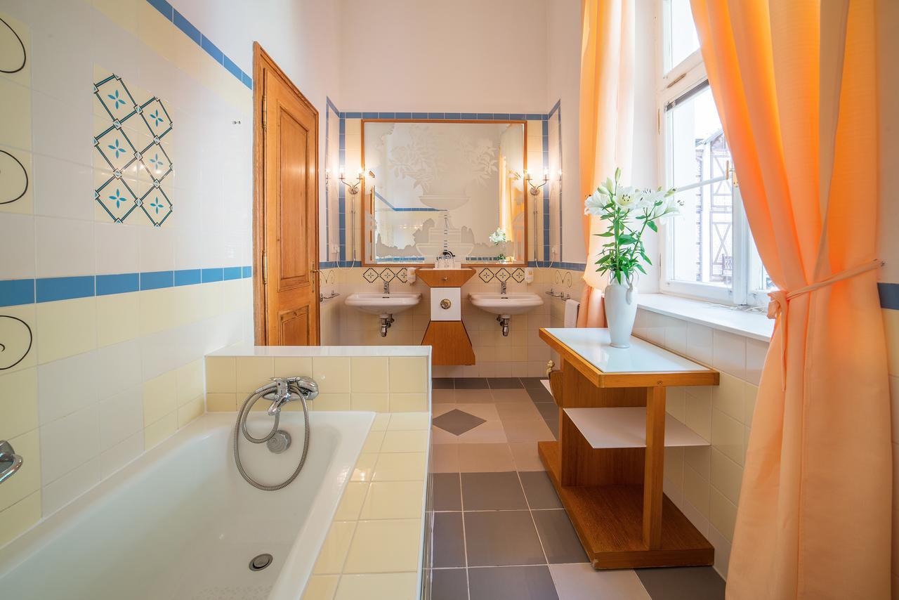 Hotel Three Lilies Inkl Aquaforum Františkovy Lázně エクステリア 写真