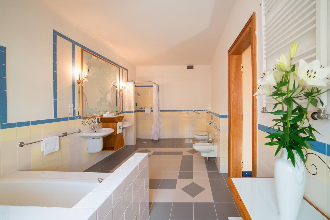 Hotel Three Lilies Inkl Aquaforum Františkovy Lázně エクステリア 写真