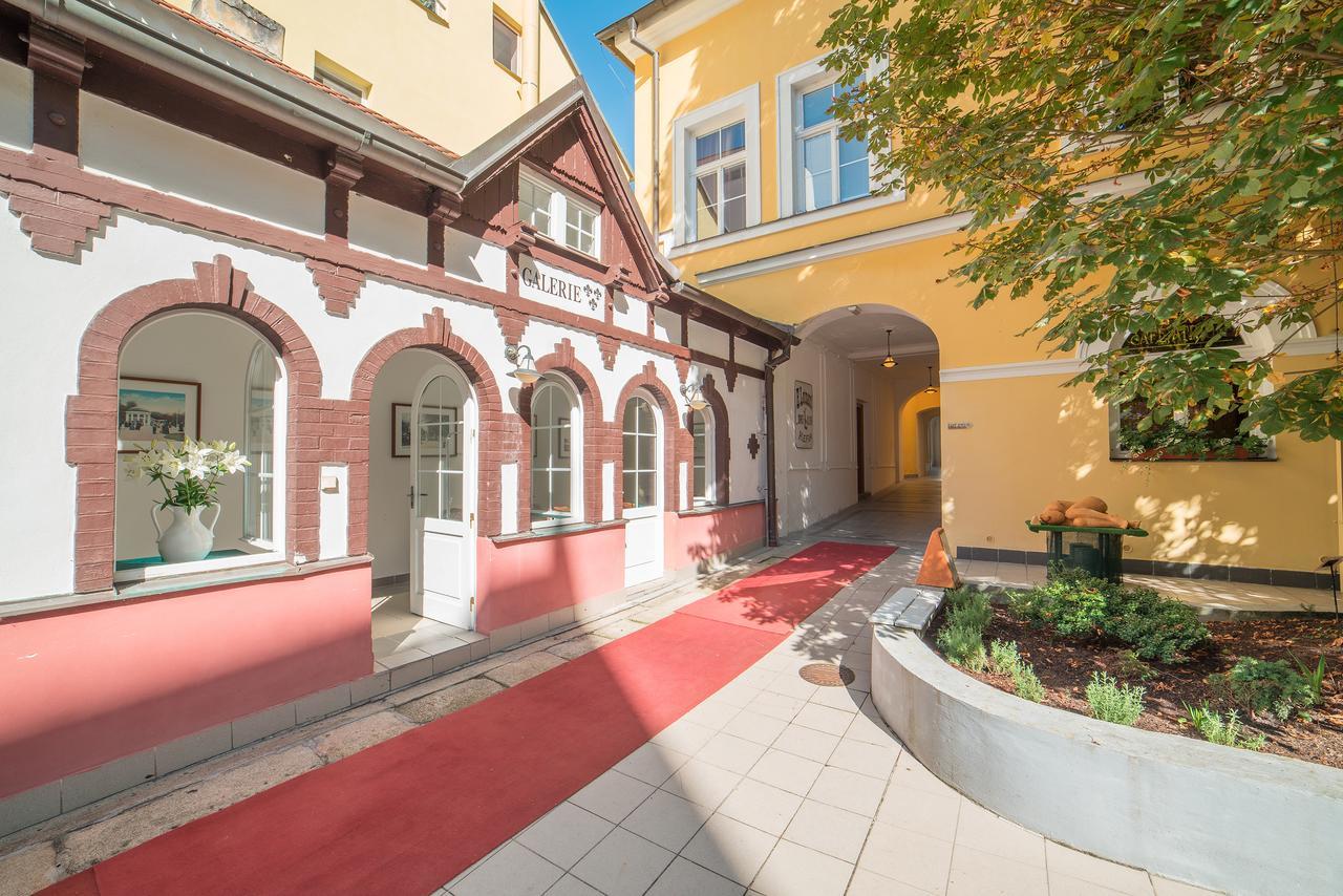 Hotel Three Lilies Inkl Aquaforum Františkovy Lázně エクステリア 写真