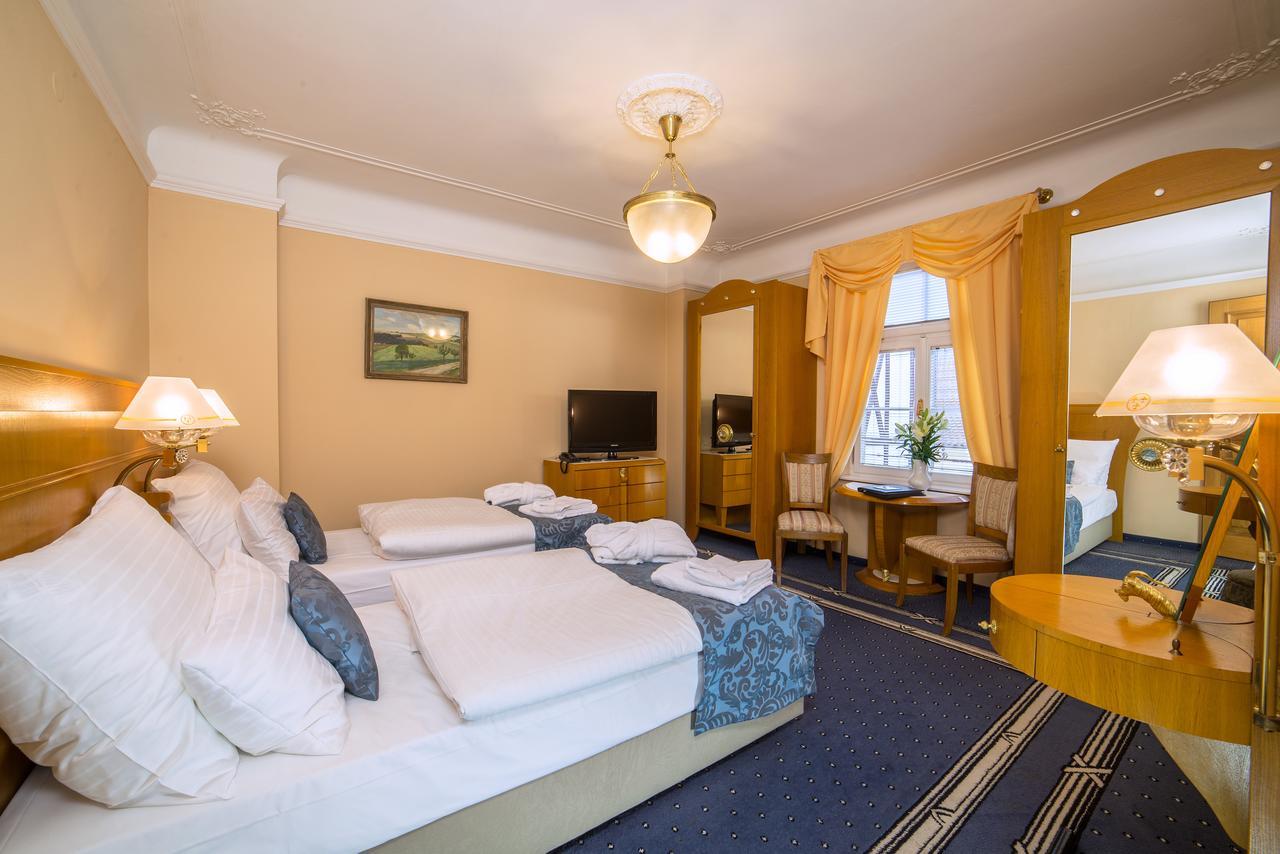 Hotel Three Lilies Inkl Aquaforum Františkovy Lázně エクステリア 写真