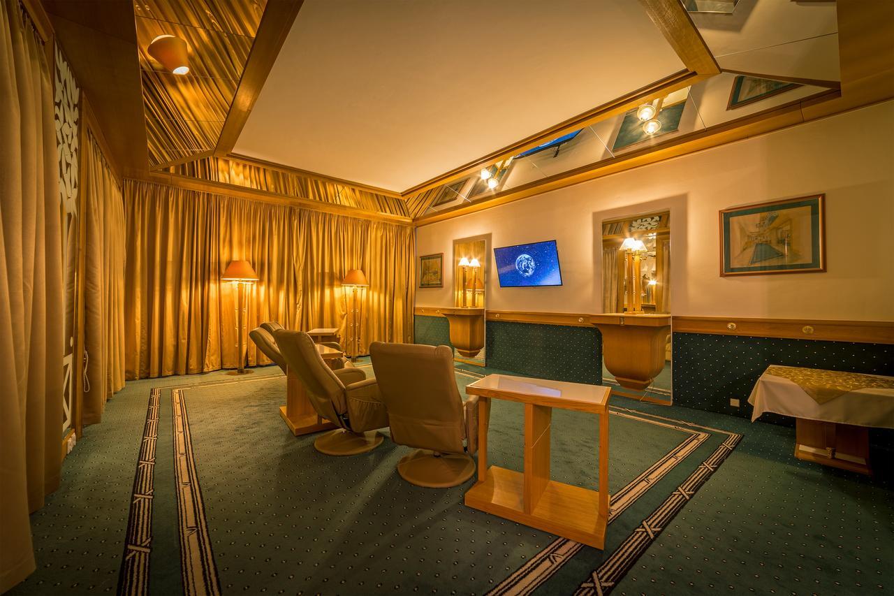 Hotel Three Lilies Inkl Aquaforum Františkovy Lázně エクステリア 写真