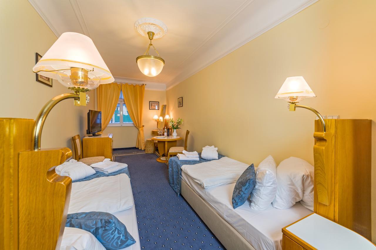 Hotel Three Lilies Inkl Aquaforum Františkovy Lázně エクステリア 写真