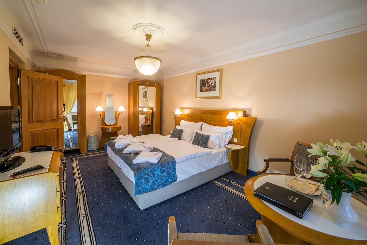 Hotel Three Lilies Inkl Aquaforum Františkovy Lázně エクステリア 写真