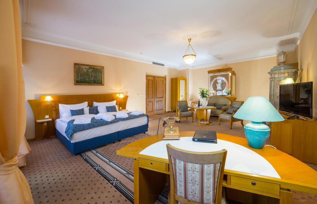 Hotel Three Lilies Inkl Aquaforum Františkovy Lázně エクステリア 写真